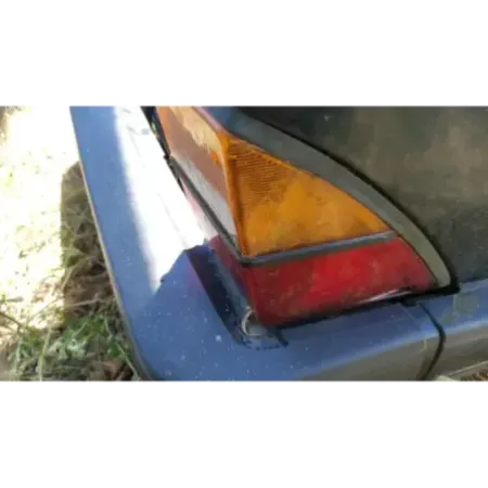 Feu arriere droit saab 900