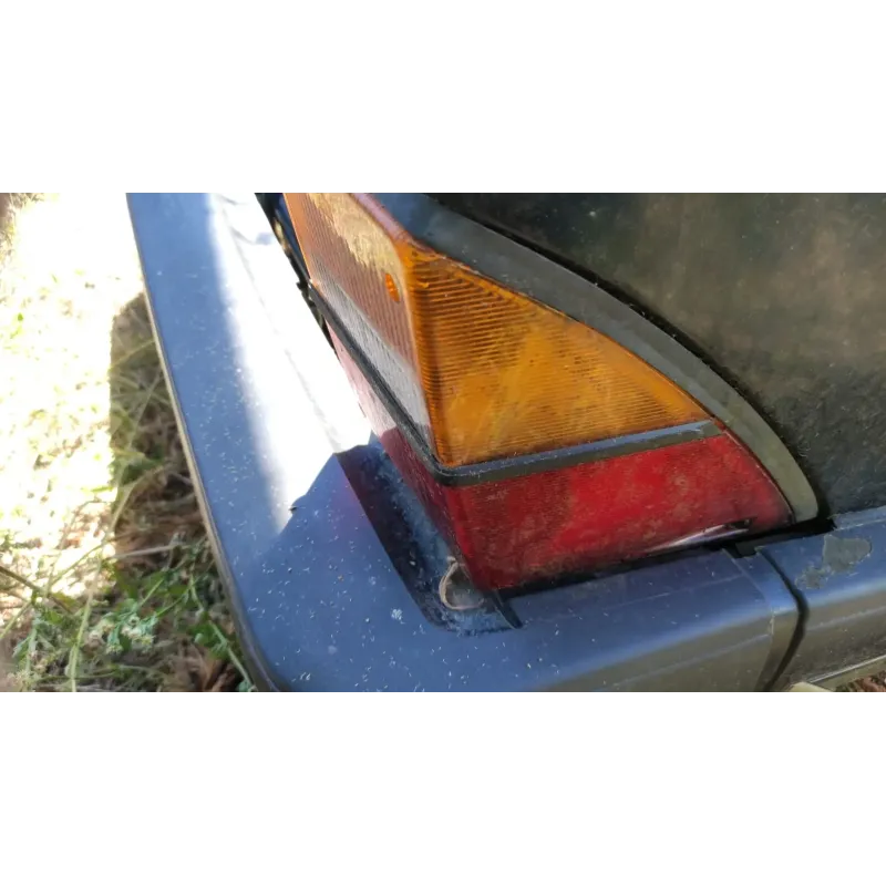 Feu arriere droit saab 900