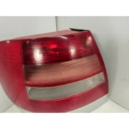 Feu arriere gauche audi a4 8d b5