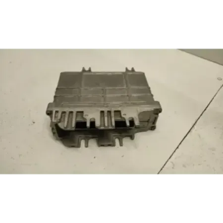 Calculateur moteur volkswagen golf 3 iii