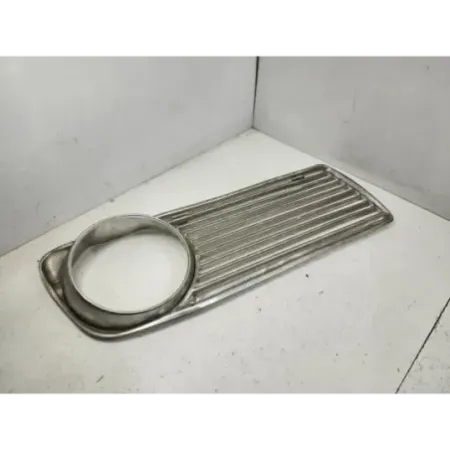 Grille calandre laterale avant gauche