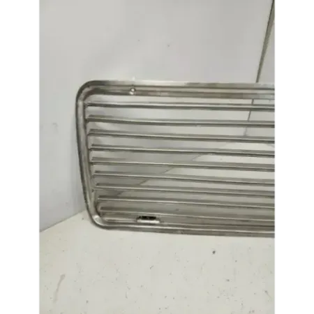 Grille calandre laterale avant gauche