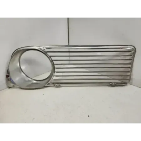 Grille calandre laterale avant gauche