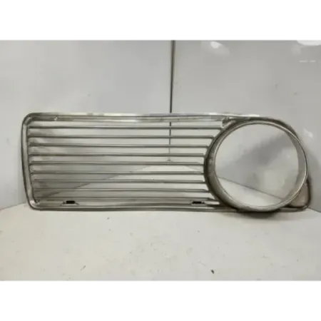 Grille calandre laterale avant gauche