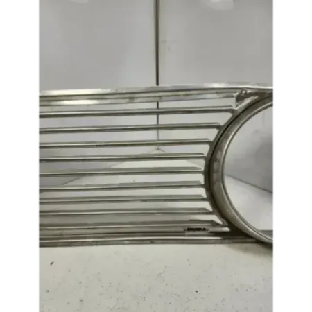 Grille calandre laterale avant gauche