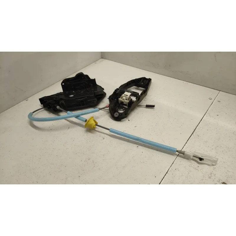 Serrure porte avant droit bmw serie 1 f40