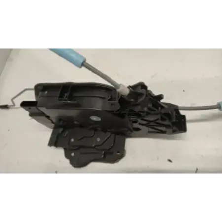 Serrure porte avant droit bmw serie 1 f40