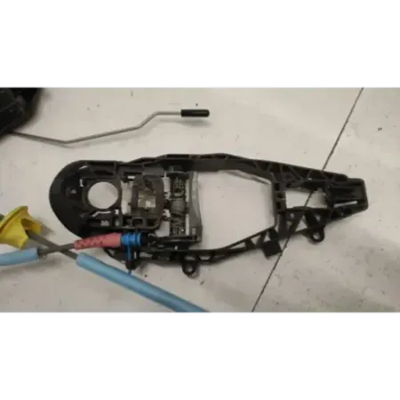 Serrure porte avant droit bmw serie 1 f40