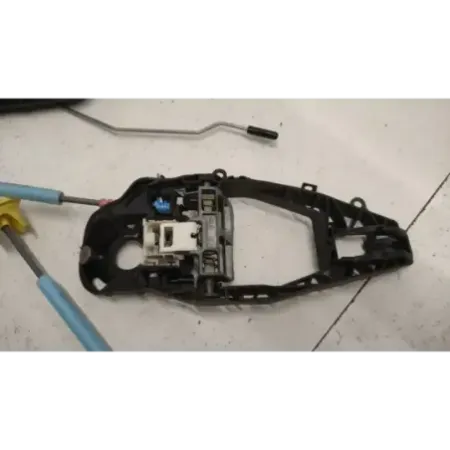 Serrure porte avant droit bmw serie 1 f40