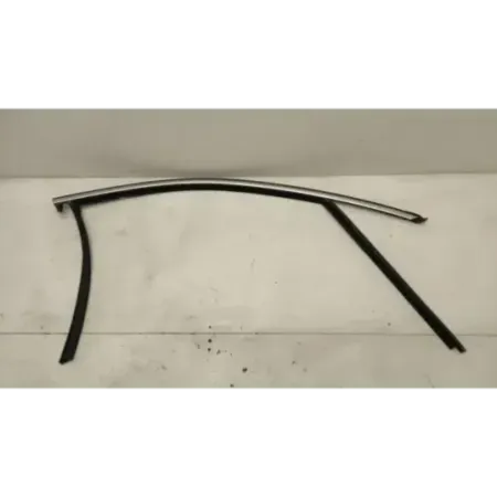 Baguette leche-vitre porte avant droit bmw serie 1 f40