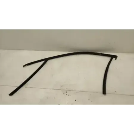 Baguette leche-vitre porte avant droit bmw serie 1 f40