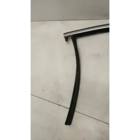 Baguette leche-vitre porte avant droit bmw serie 1 f40