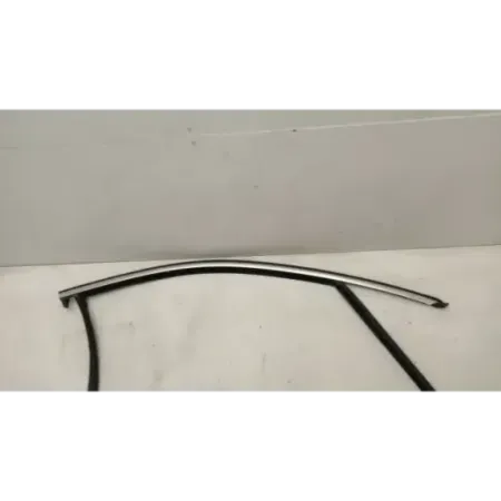 Baguette leche-vitre porte avant droit bmw serie 1 f40