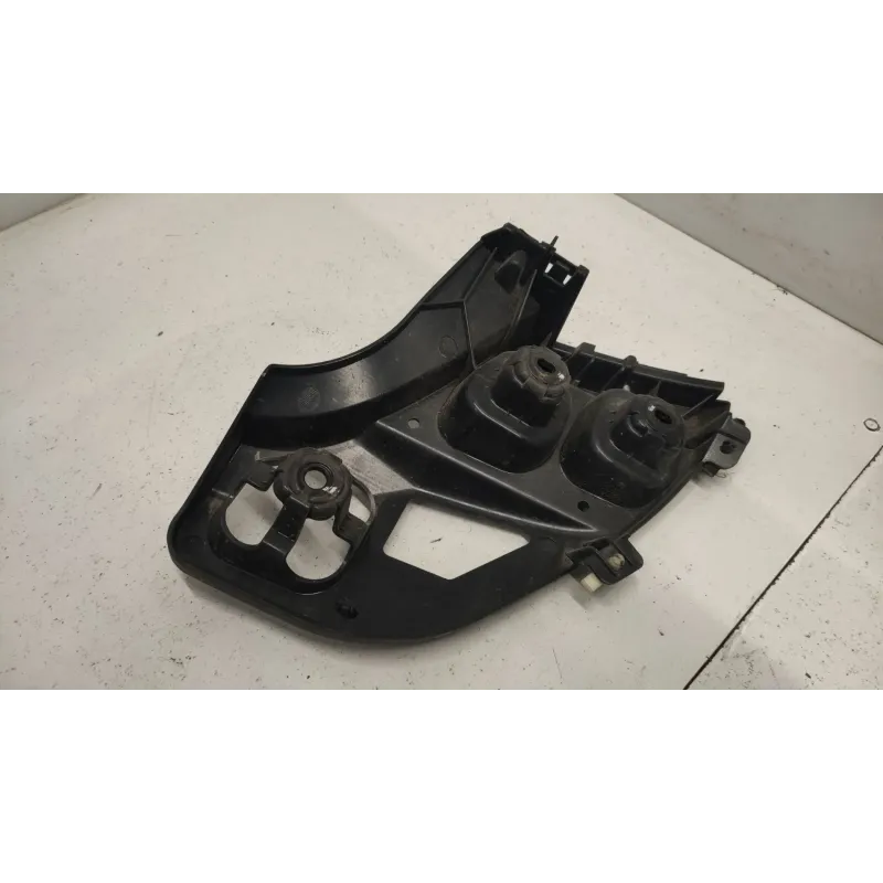 Support gauche pare-choc arriere bmw serie 1 f40
