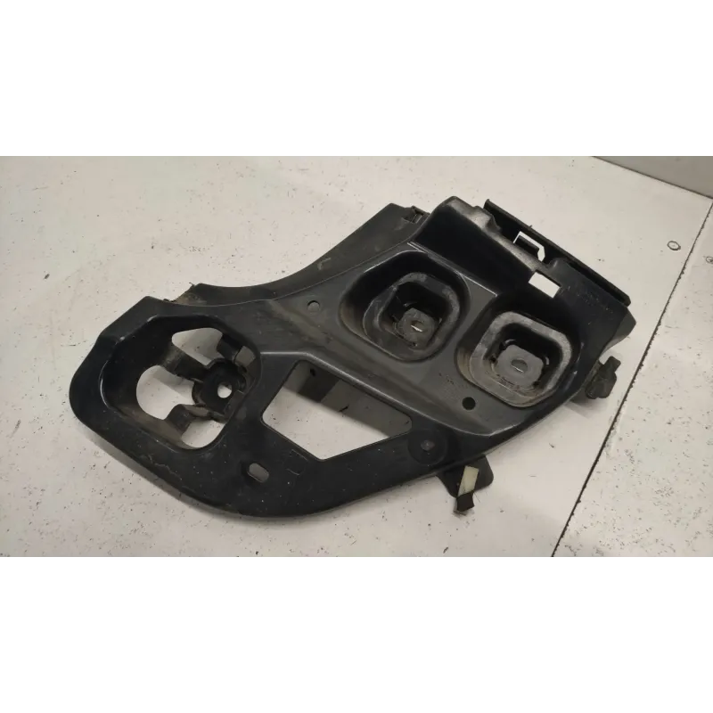 Support droit pare-choc arriere bmw serie 1 f40
