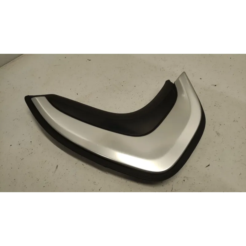 Baguette arriere custode arriere droite bmw serie 1 f40