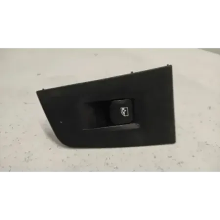 Commande leve-glace porte avant droit bmw serie 1 f40