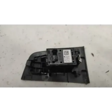 Commande leve-glace porte avant droit bmw serie 1 f40