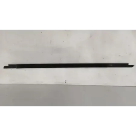 Baguette leche-vitre porte avant droit bmw serie 1 f40