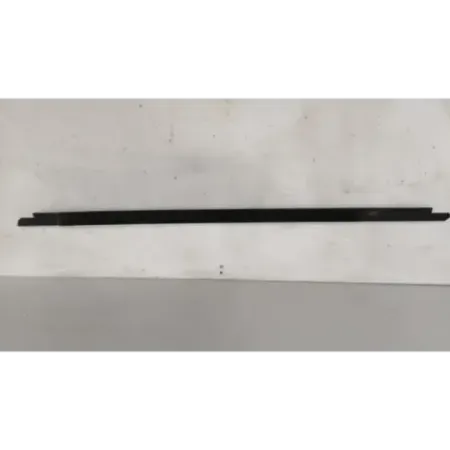 Baguette leche-vitre porte avant droit bmw serie 1 f40