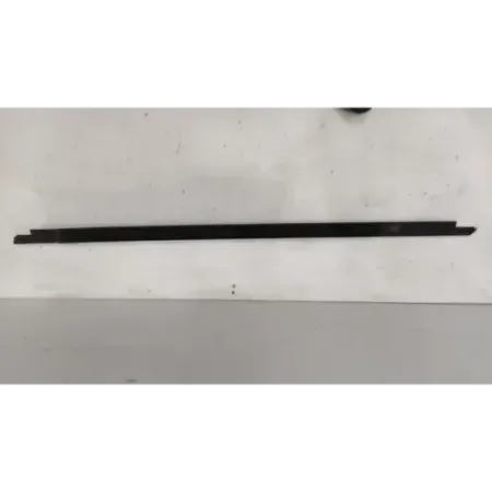 Baguette leche-vitre porte avant droit bmw serie 1 f40