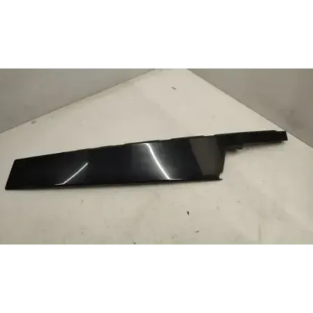 Montant de porte avant droit bmw serie 1 f40