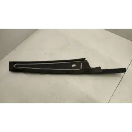 Montant de porte avant droit bmw serie 1 f40