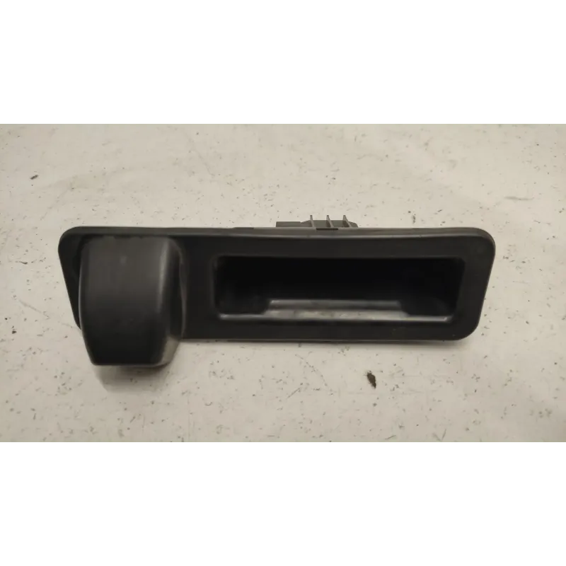 Poignee exterieur hayon bmw serie 1 f40