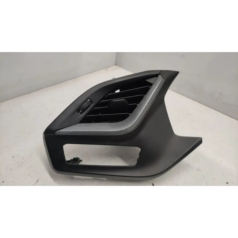 Grille aeration avant gauche bmw serie 1 f40