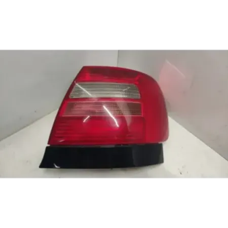 Feu arriere droit audi a4 8d b5