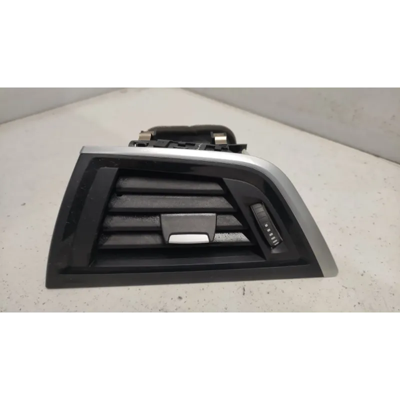 Grille aeration avant gauche bmw serie 2 f22/f23