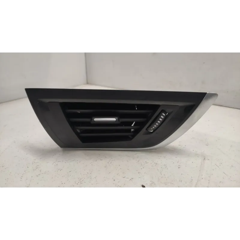 Grille aeration avant droite bmw serie 2 f22/f23