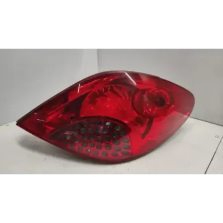 Feu arriere droit peugeot 207