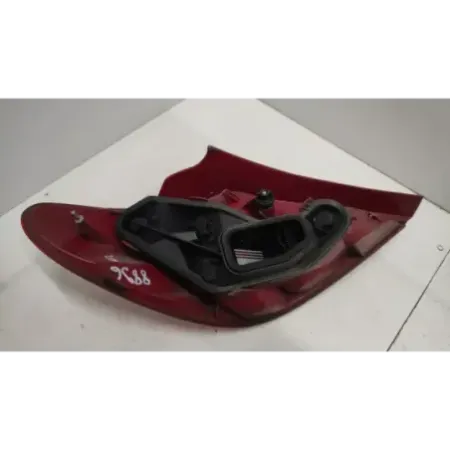 Feu arriere droit peugeot 207