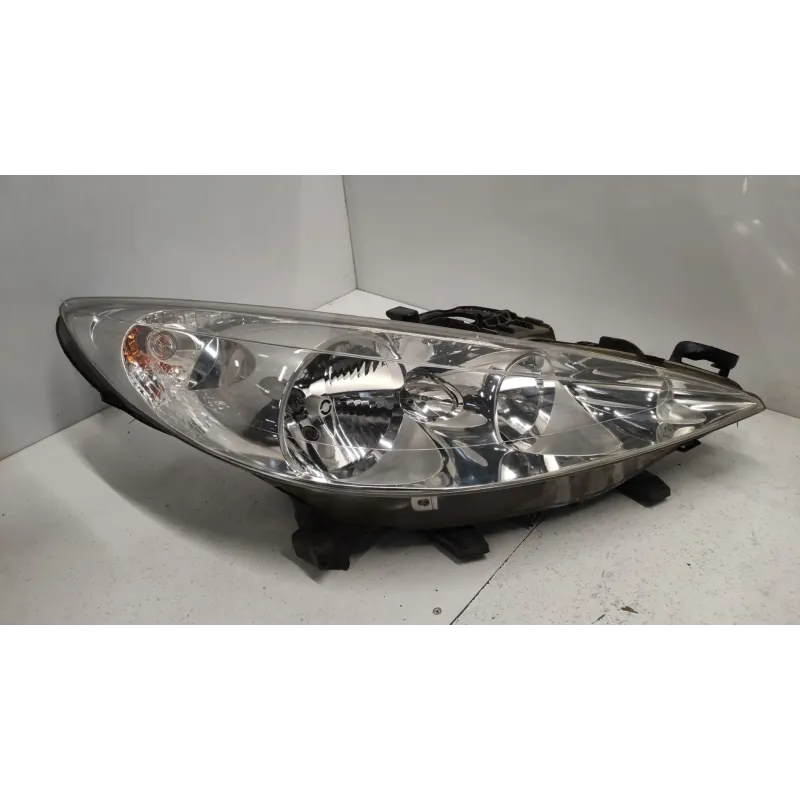 Phare droit peugeot 207