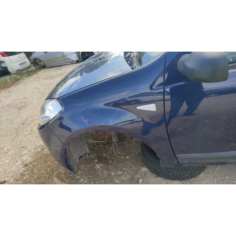 Aile avant gauche dacia sandero 1 i