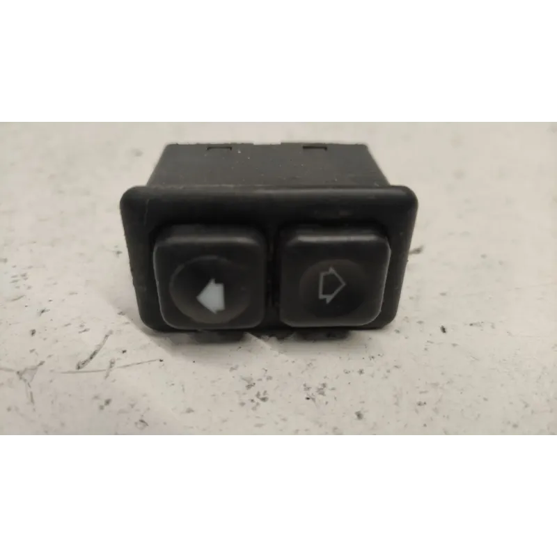 Commande leve-glace porte avant gauche bmw serie 3 e30