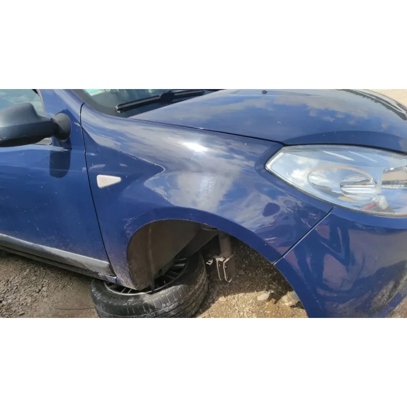 Aile avant droite dacia sandero 1 i
