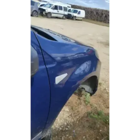 Aile avant droite dacia sandero 1 i