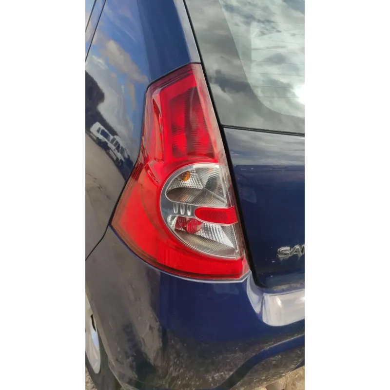 Feu arriere gauche dacia sandero 1 i