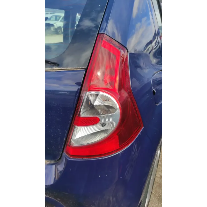 Feu arriere droit dacia sandero 1 i