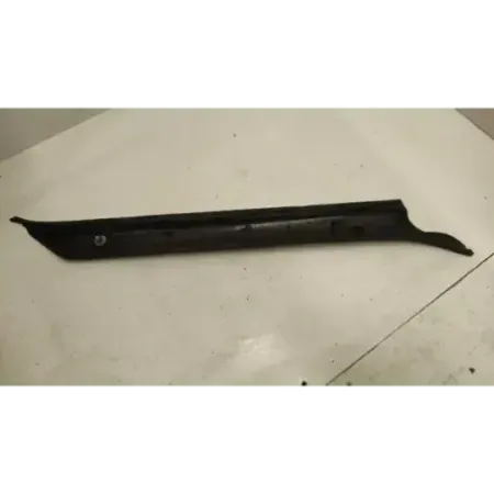 Montant de pare brise avant gauche bmw serie 3 e30