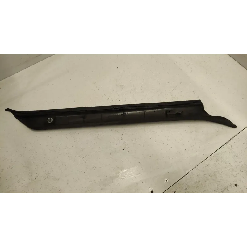 Montant de pare brise avant gauche bmw serie 3 e30