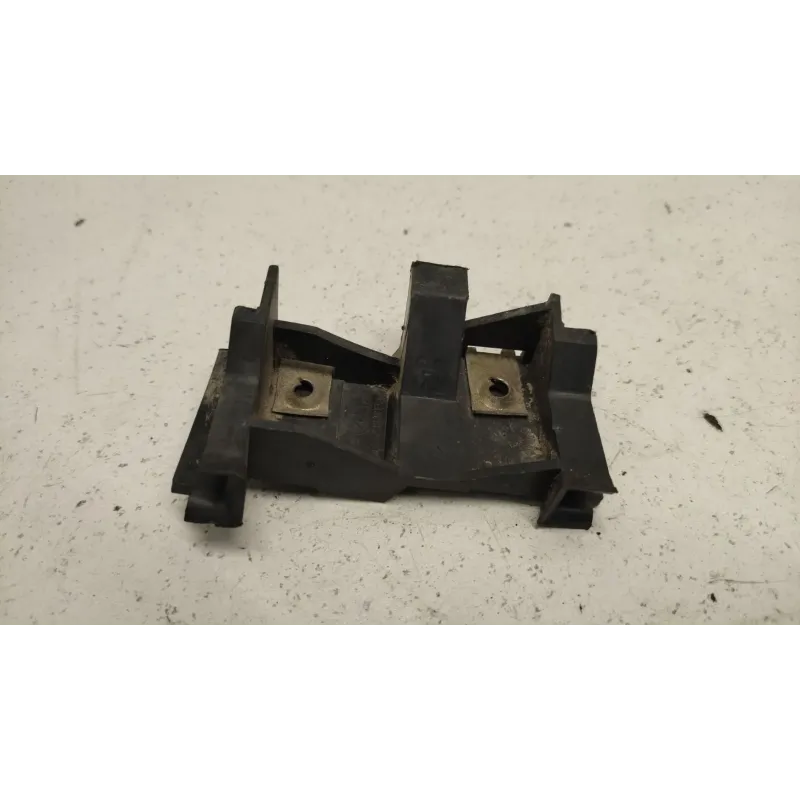 Guide pare-choc avant droit bmw serie 3 e30