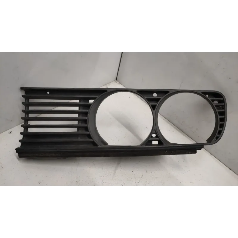 Calandre droit bmw serie 3 e30