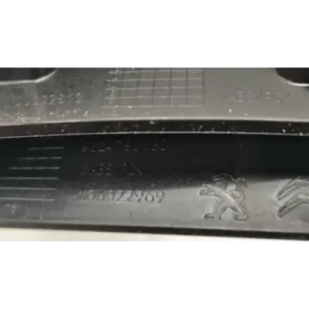 Insert decoratif peugeot 208