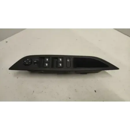 Commande leve-glace porte avant gauche peugeot 208