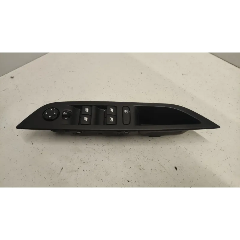 Commande leve-glace porte avant gauche peugeot 208