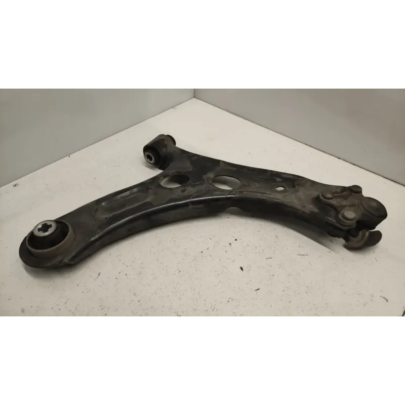 Bras inferieur avant gauche peugeot 208