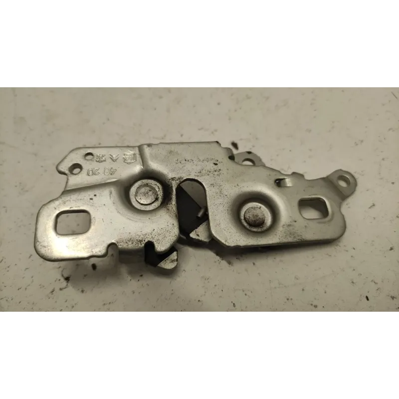 Serrure capot peugeot 208